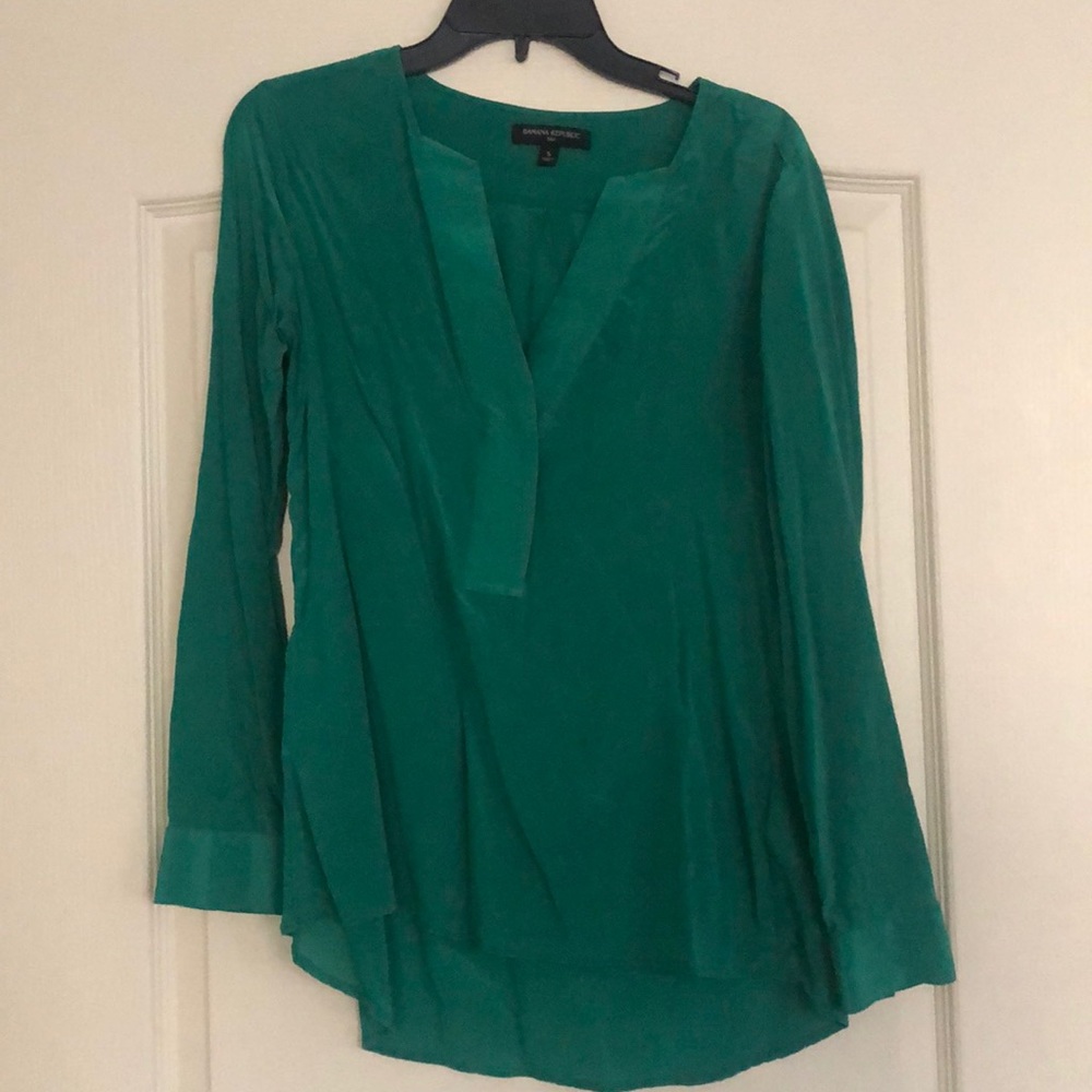 Banana Republic 100% silk emerald green blouse